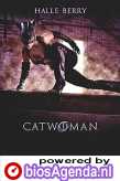 Halle Berry op poster 'Catwoman' © 2004 Warner Bros.